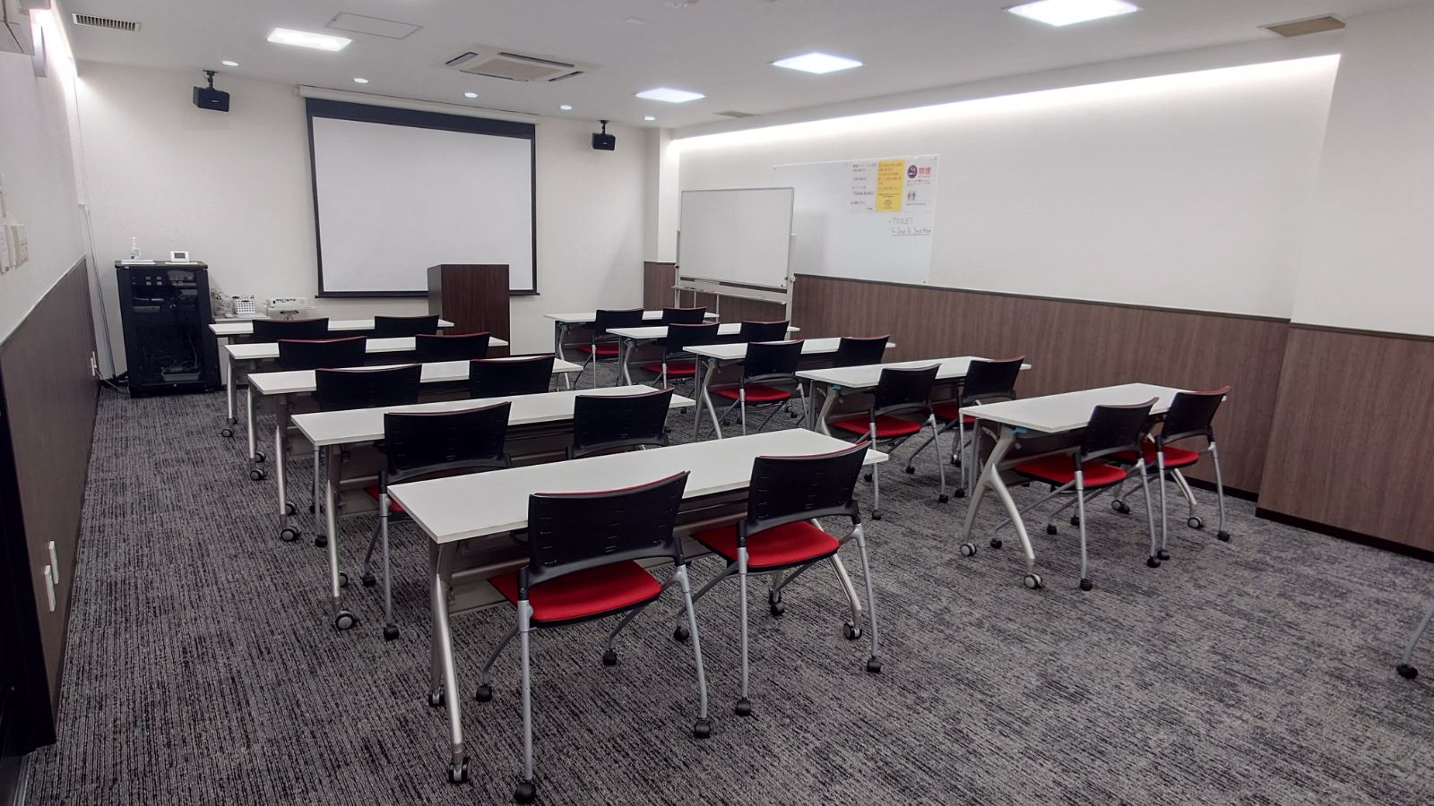 ニュー共栄ビル地下会議室