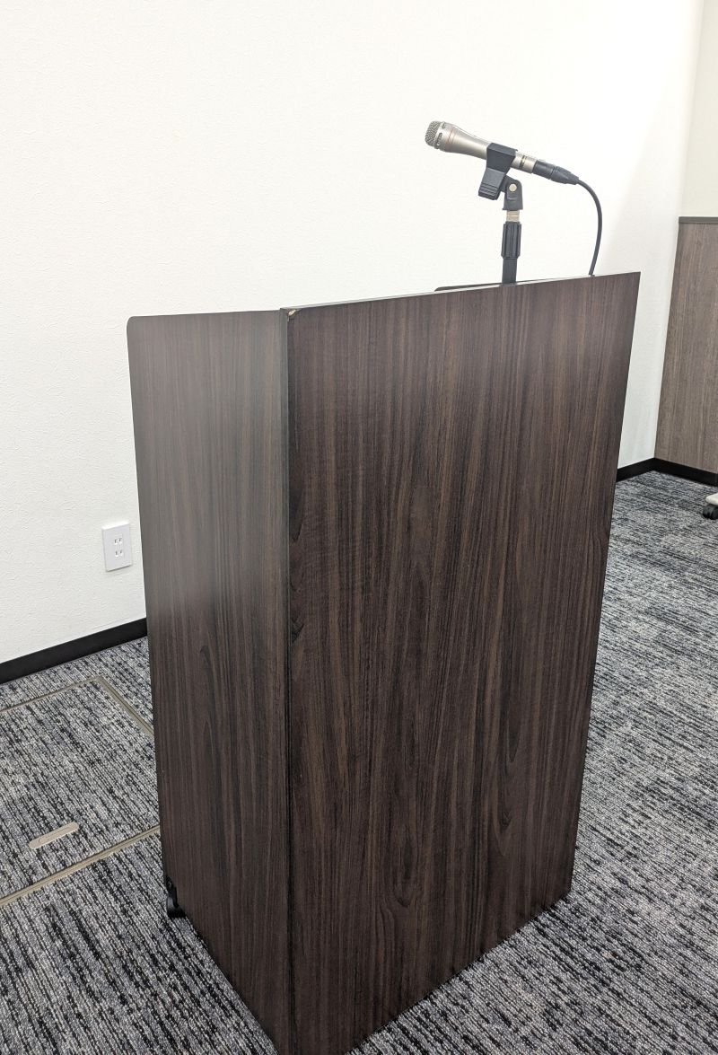 ニュー共栄ビル地下会議室