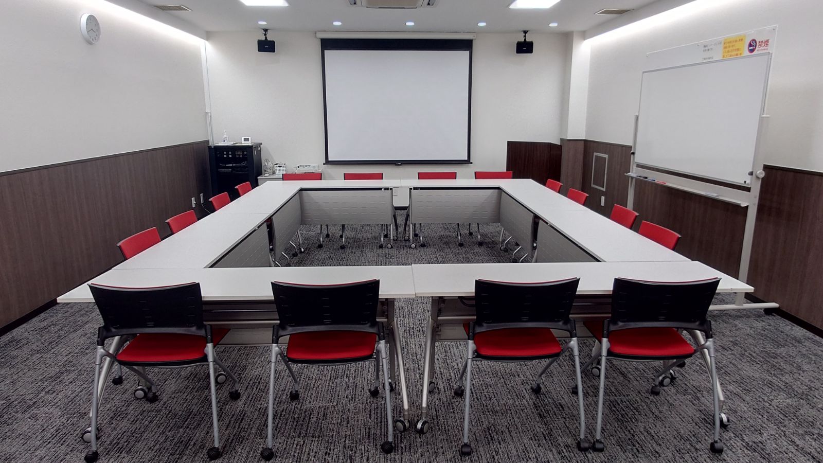 ニュー共栄ビル地下会議室