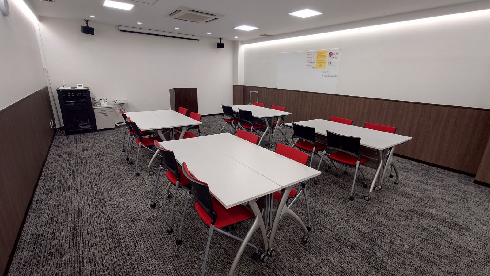 ニュー共栄ビル地下会議室