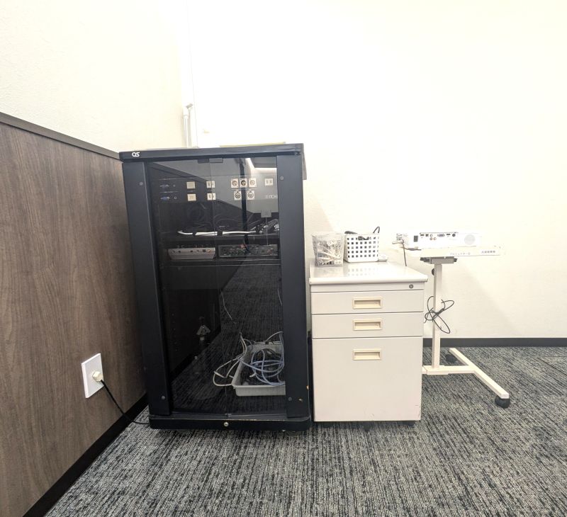 ニュー共栄ビル地下会議室